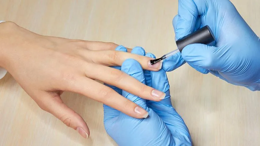 Bảo hộ đúng cách, chọn sản phẩm an toàn và thăm khám sức khỏe định kỳ khi làm nghề nail - Nguồn ảnh: Internet
