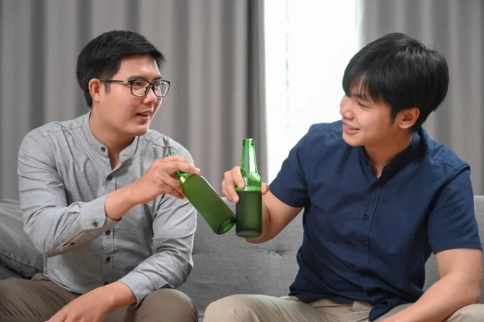 Hút thuốc, rượu bia, chất kích thích làm suy giảm chất lượng và số lượng tinh trùng - Nguồn ảnh: Internet