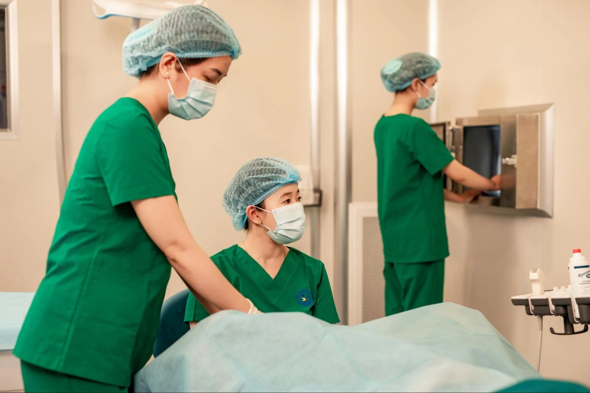 Khi chọc hút người vợ được gây mê nhẹ nên không cảm nhận được cảm giác đau