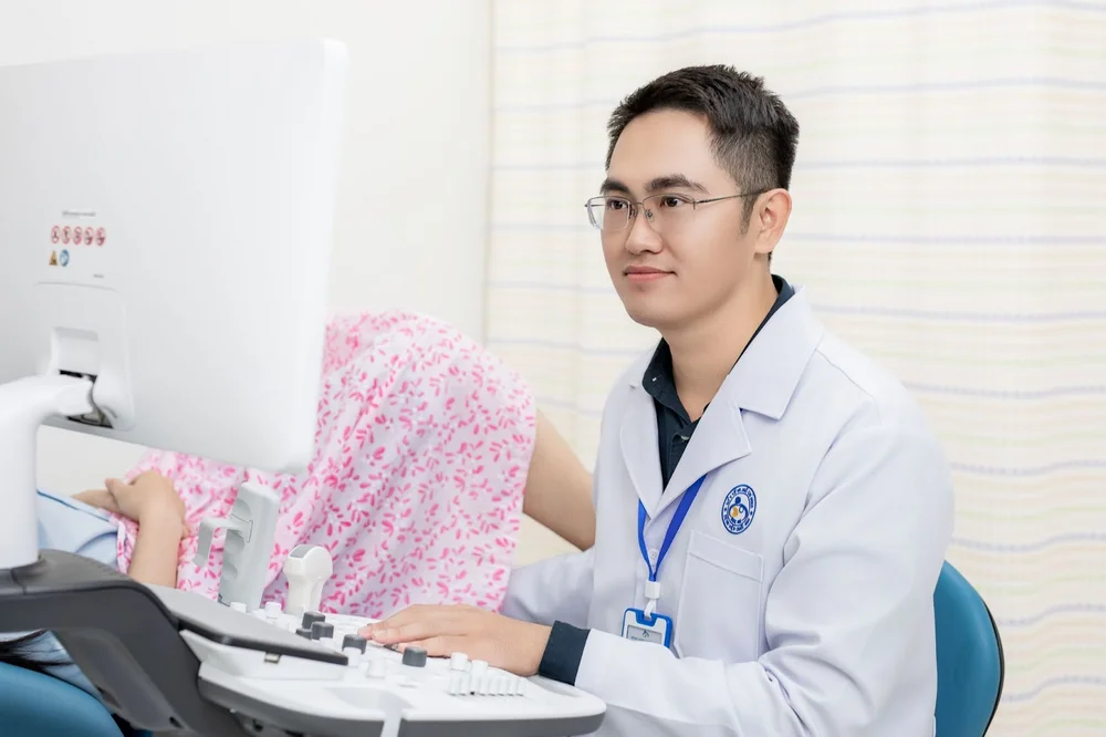 Khám hiếm muộn ở nữ giới đánh giá khả năng rụng trứng, cấu trúc tử cung buồng trứng
