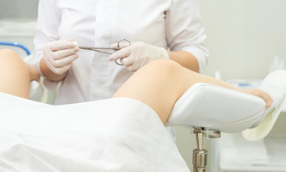 Bác sĩ có thể điều trị bằng phương pháp phẫu thuật nội soi gỡ dính