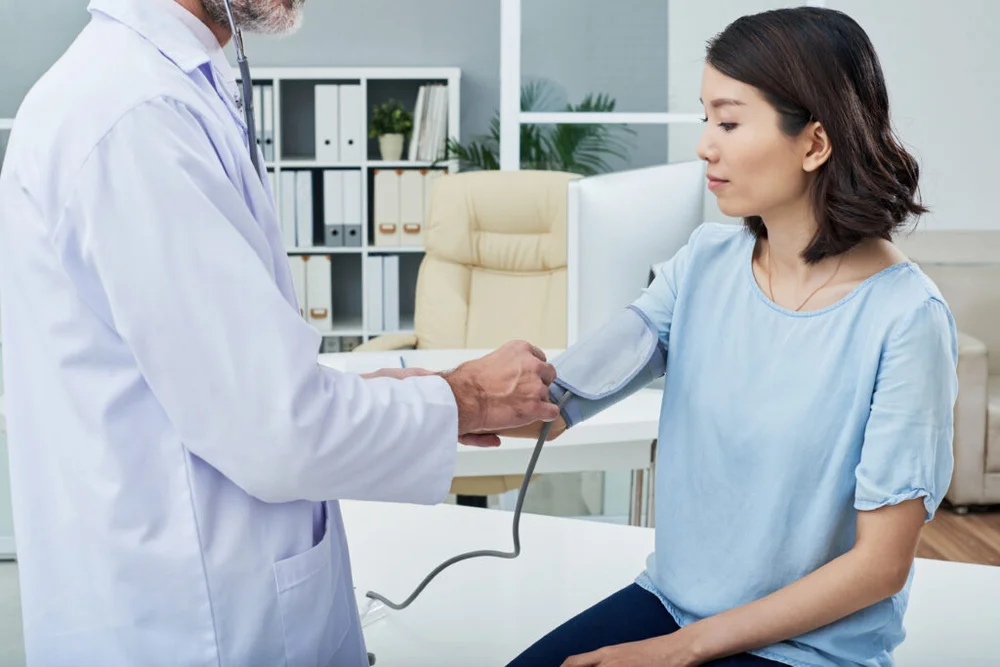 Các cặp vợ chồng mong con nên đi khám sức khỏe sinh sản từ sớm