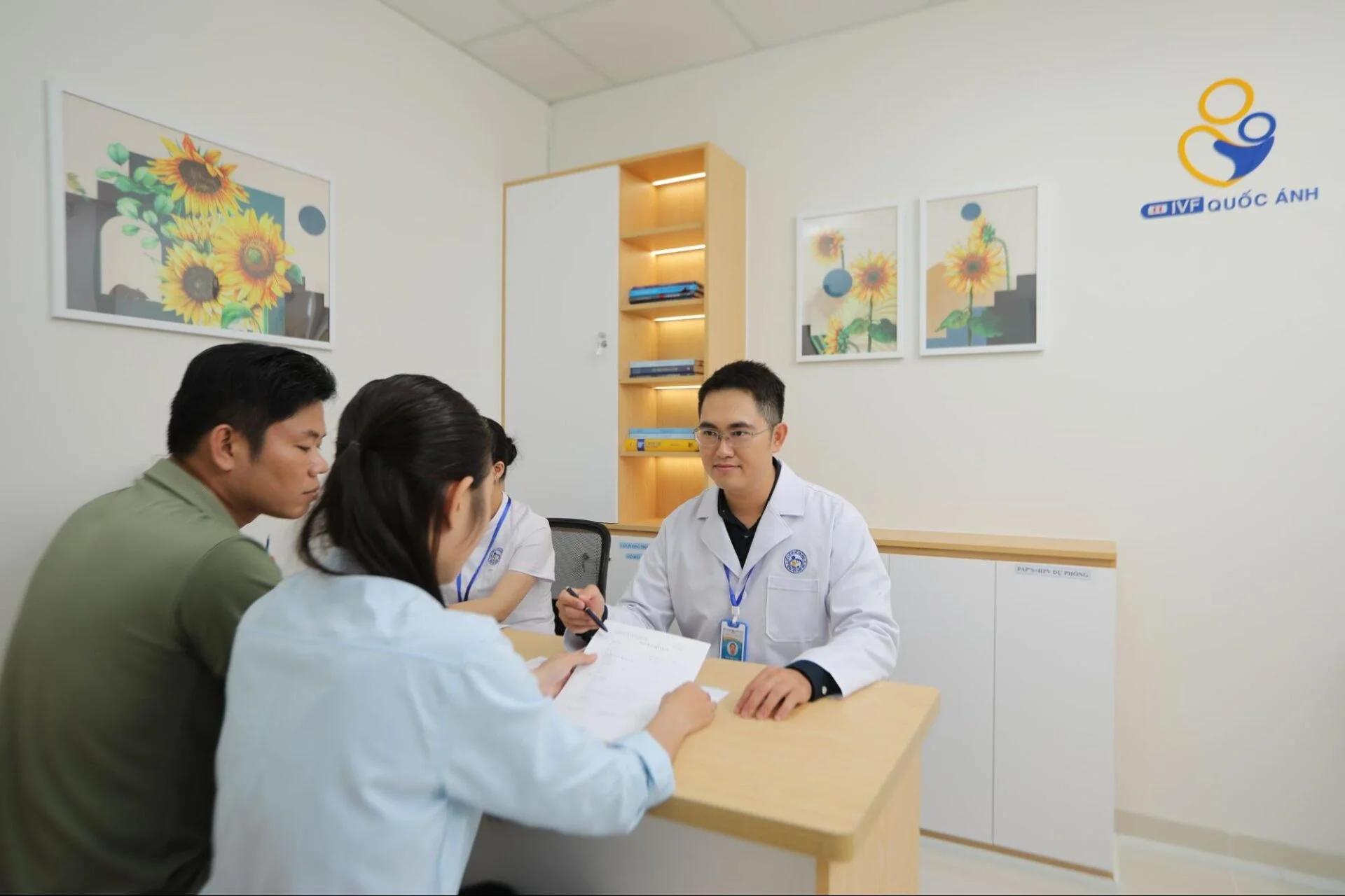 Thăm khám cùng bác sĩ Lý Thiện Trung tại IVF Quốc Ánh để tìm nguyên nhân hiếm muộn